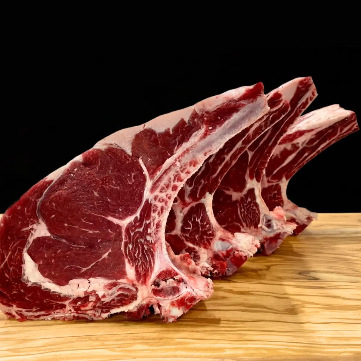 Costate di scottona irlandese con osso, 900 grammi, marezzatura visibile, carne premium selezionati della contea di Carlow